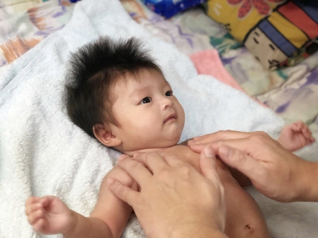 【育兒分享】「寶草園」Little Butterfly London 倫敦小蝴蝶，按摩小布丁Hen舒服