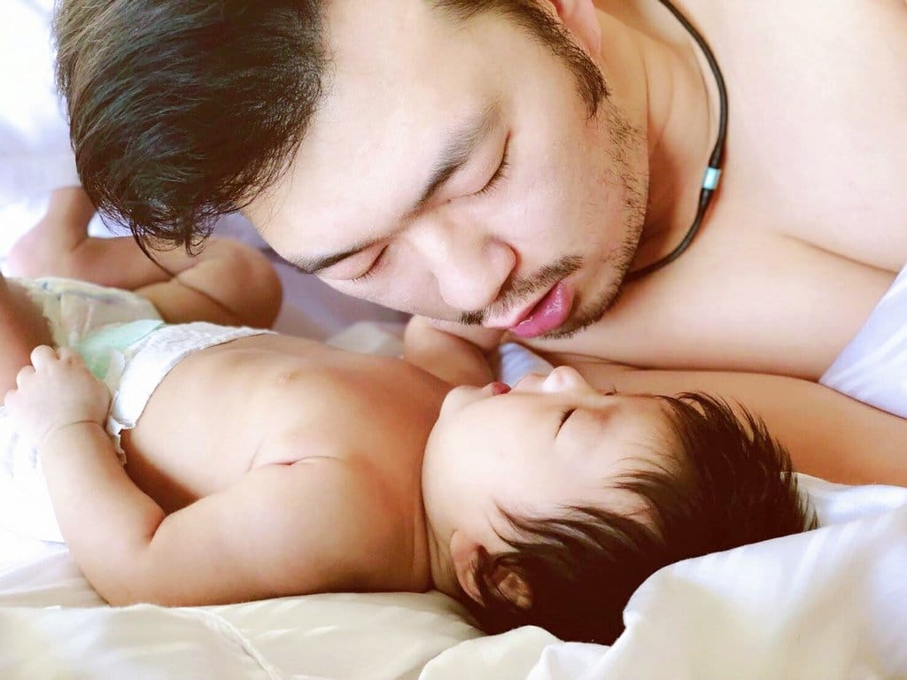 【育兒分享】2M+14D大家都能拍，用手機就能輕鬆拍出的baby沙龍照，父愛大爆棚