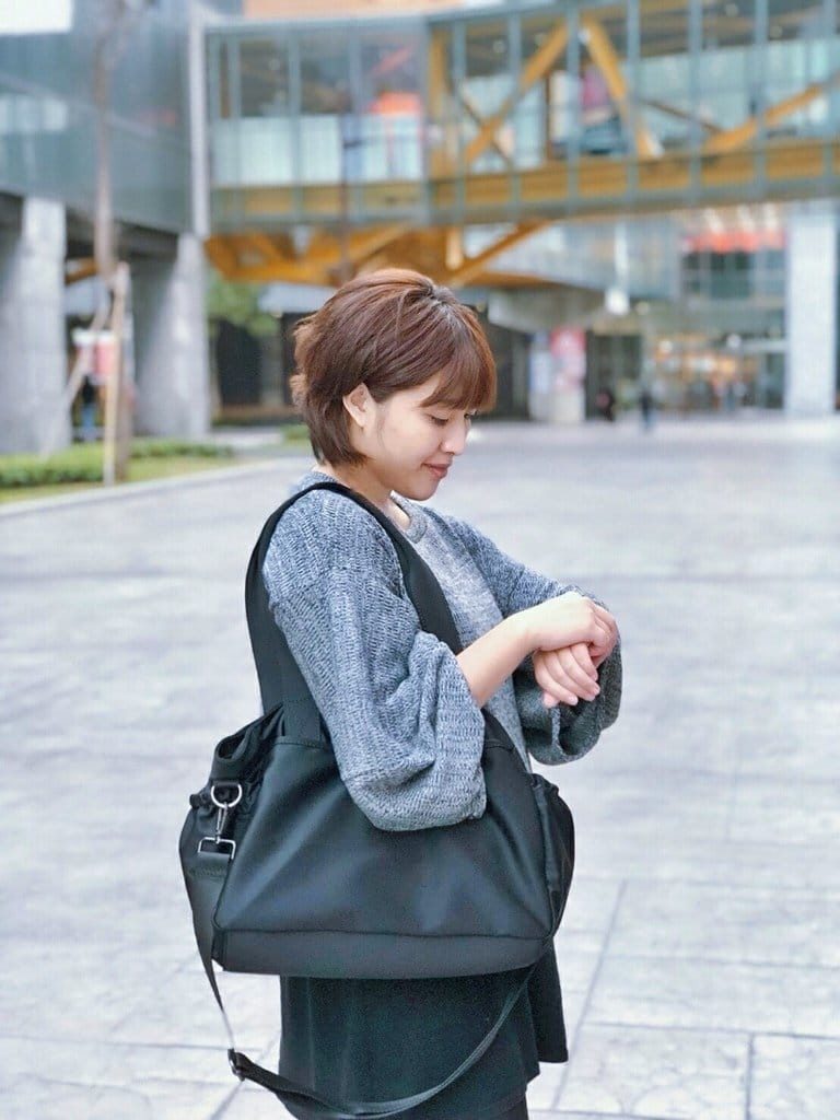 【生活分享】 LEATH包包專屬我的簡約輕量防潑水尼龍托特包/空氣包，帶布丁外出好方便