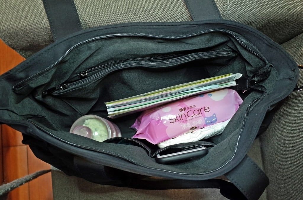 【生活分享】 LEATH包包專屬我的簡約輕量防潑水尼龍托特包/空氣包，帶布丁外出好方便