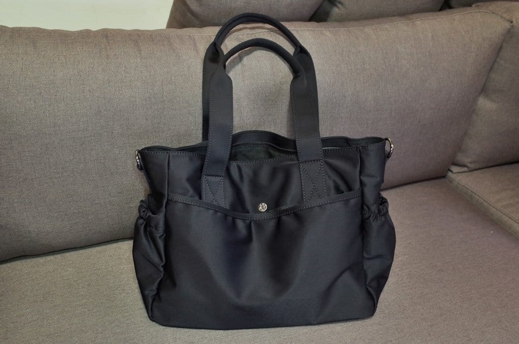 【生活分享】 LEATH包包專屬我的簡約輕量防潑水尼龍托特包/空氣包，帶布丁外出好方便