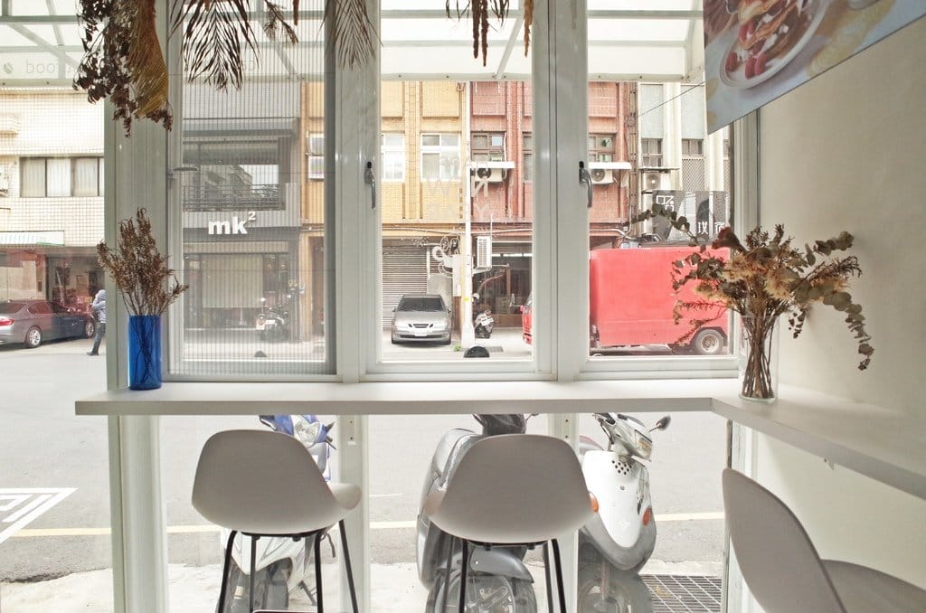 【好食分享】新竹在地經營，近big city巨城，我與小布丁在風徐徐 homebibi，風格咖啡店