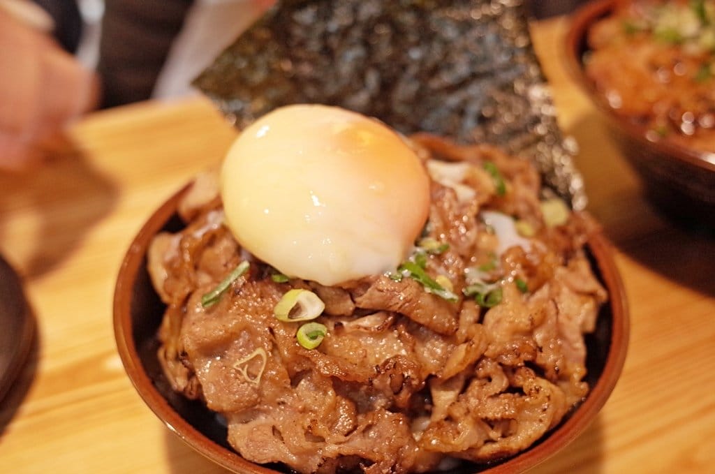 【好食分享】新竹北門街 川牛木石亭 銷魂燒肉丼飯，CP值超高的日式宵夜餐廳