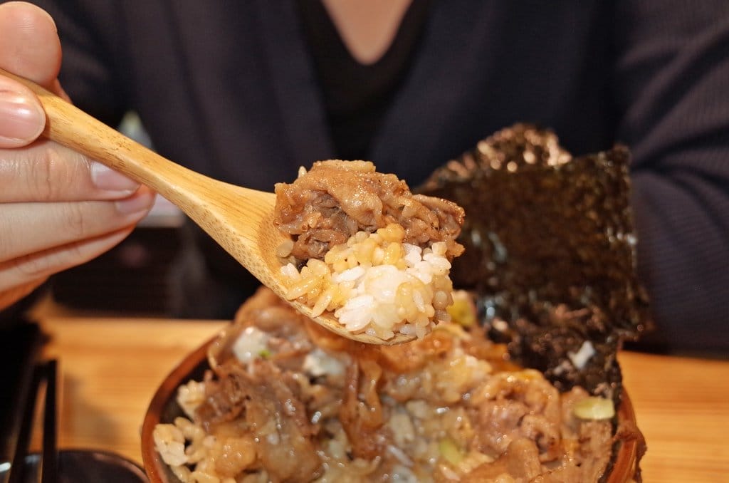 【好食分享】新竹北門街 川牛木石亭 銷魂燒肉丼飯，CP值超高的日式宵夜餐廳