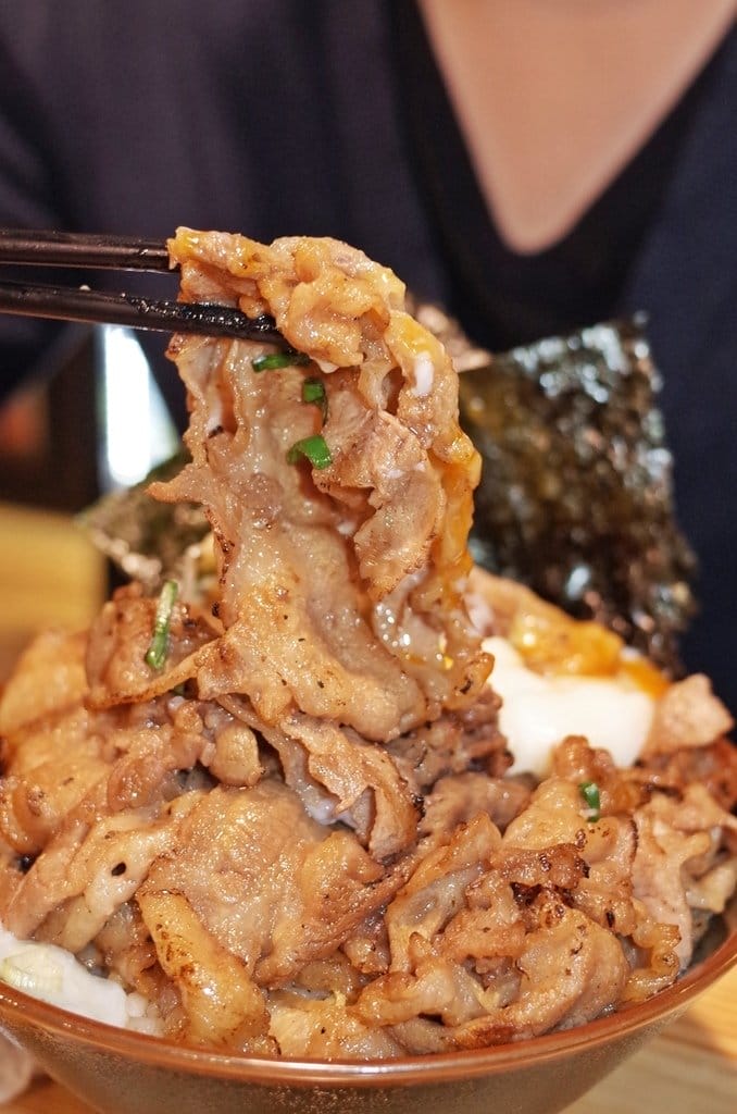 【好食分享】新竹北門街 川牛木石亭 銷魂燒肉丼飯，CP值超高的日式宵夜餐廳