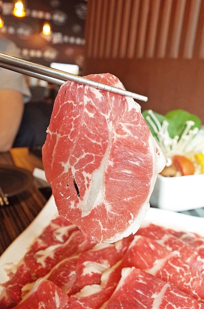 【好食分享】頭份尚順平價美味，超狂牛肉大口吃，開鍋精緻涮涮鍋吃到不要不要的