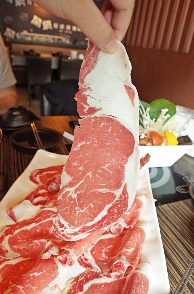 【好食分享】頭份尚順平價美味，超狂牛肉大口吃，開鍋精緻涮涮鍋吃到不要不要的