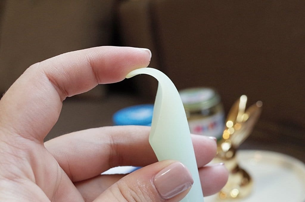 【育兒分享】4M+17D 小布丁的收涎禮物 蒂芬妮藍咬咬全矽膠湯全矽膠匙，Nikki Angel 副食品神物