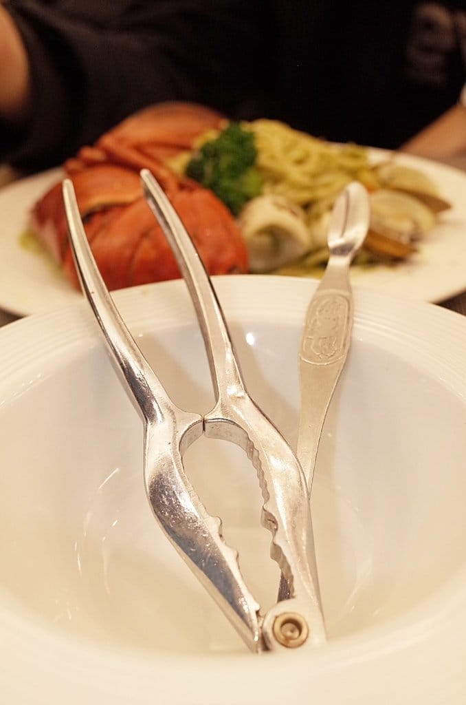 【好食分享】新竹西大路遠百附近Only創意料理，超夢幻的貴婦姊妹約會據點