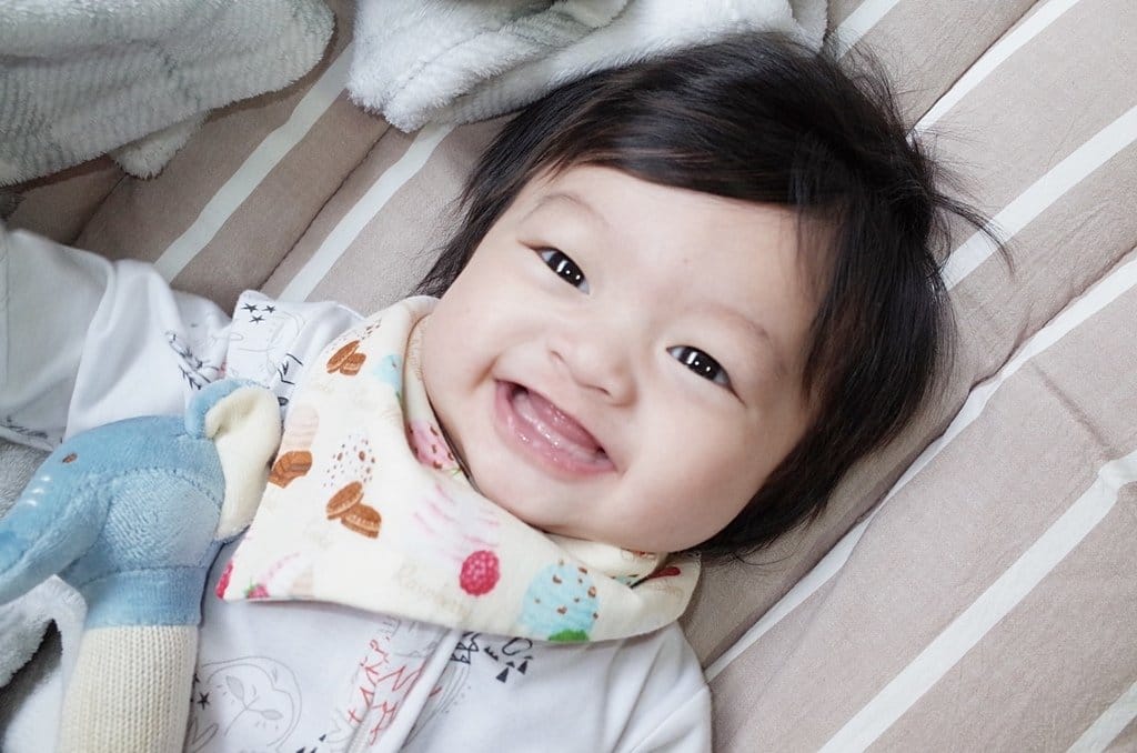 【育兒分享】5M+17D Q波手作收涎禮物，媽咪手工口水巾甜蜜育兒好物推薦