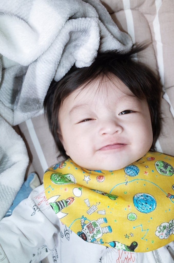 【育兒分享】5M+17D Q波手作收涎禮物，媽咪手工口水巾甜蜜育兒好物推薦