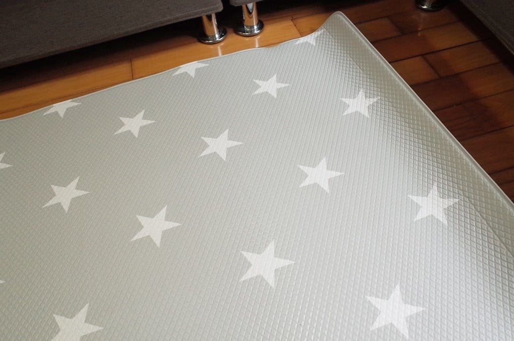 【育兒分享】毛毛蟲寶寶的成長好幫手,北歐 Mang Mang小鹿蔓蔓雙面無毒PVC地墊 - 第8張圖 【育兒分享】毛毛蟲寶寶的成長好幫手,北歐 Mang Mang小鹿蔓蔓雙面無毒PVC地墊