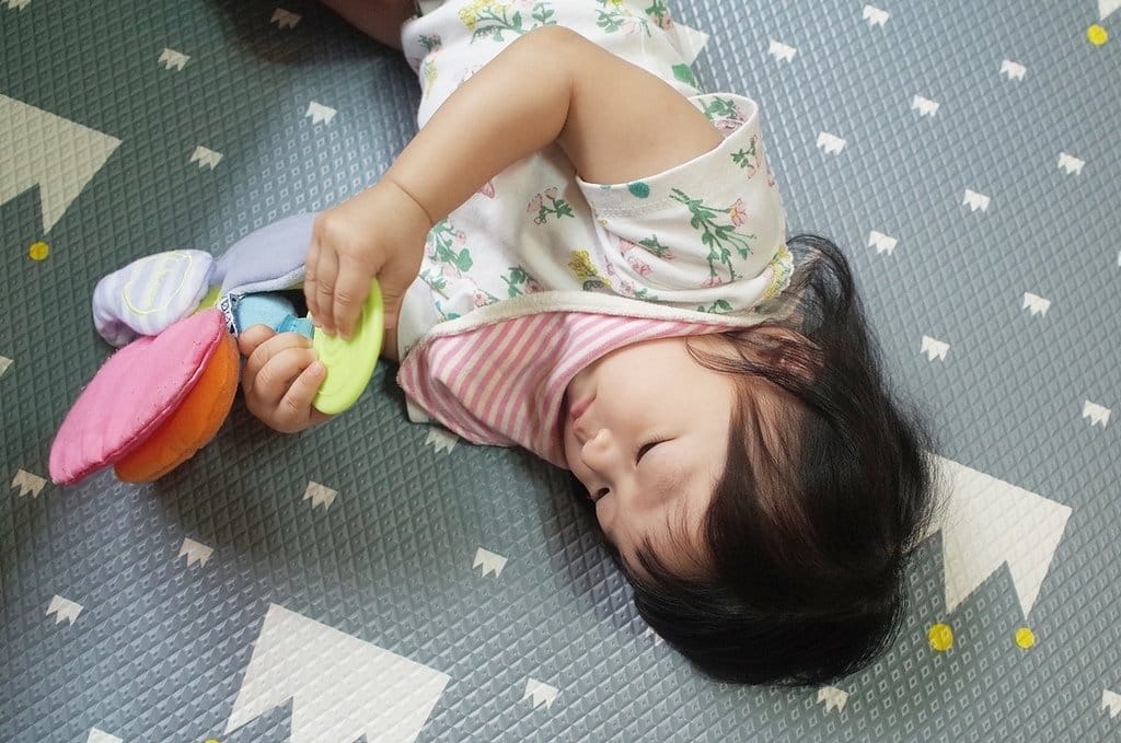 【育兒分享】毛毛蟲寶寶的成長好幫手,北歐 Mang Mang小鹿蔓蔓雙面無毒PVC地墊 - 第11張圖 【育兒分享】毛毛蟲寶寶的成長好幫手,北歐 Mang Mang小鹿蔓蔓雙面無毒PVC地墊