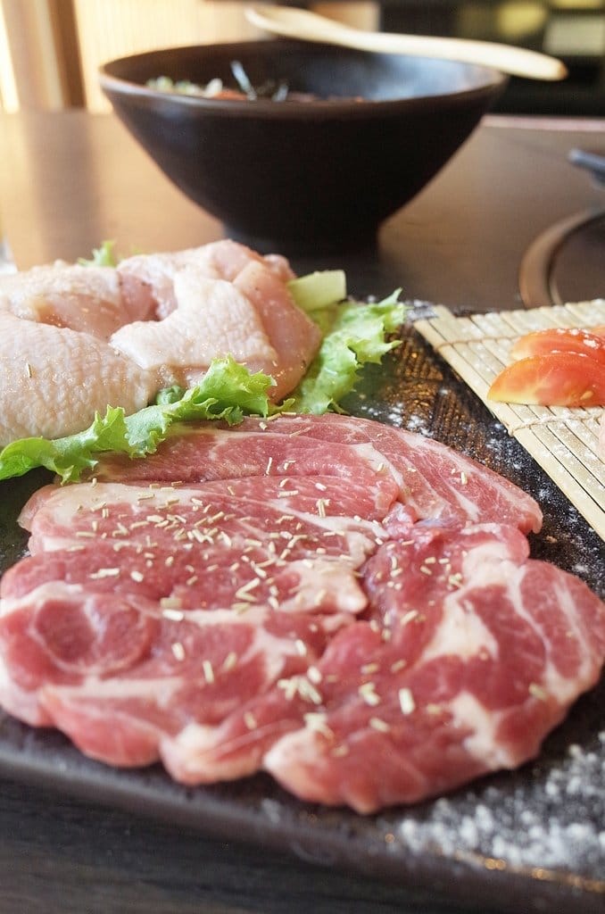 【好食分享】新竹忠孝 極賀燒肉專賣Bar 烤肉免動手專人服務烤到好，下班小酌好去處