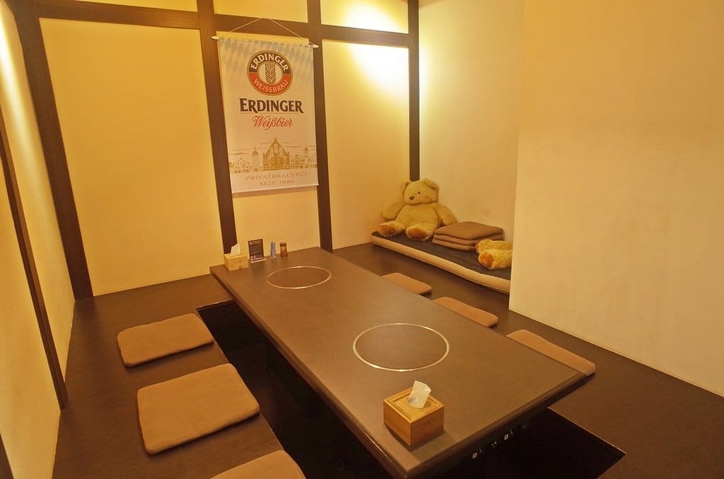 【好食分享】新竹忠孝 極賀燒肉專賣Bar 烤肉免動手專人服務烤到好，下班小酌好去處