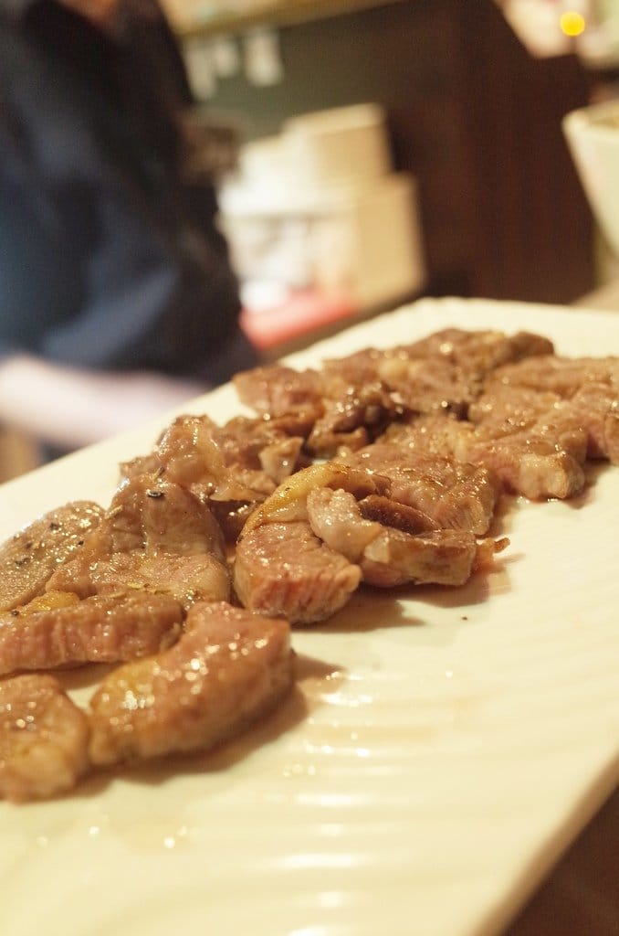 【好食分享】新竹忠孝 極賀燒肉專賣Bar 烤肉免動手專人服務烤到好，下班小酌好去處