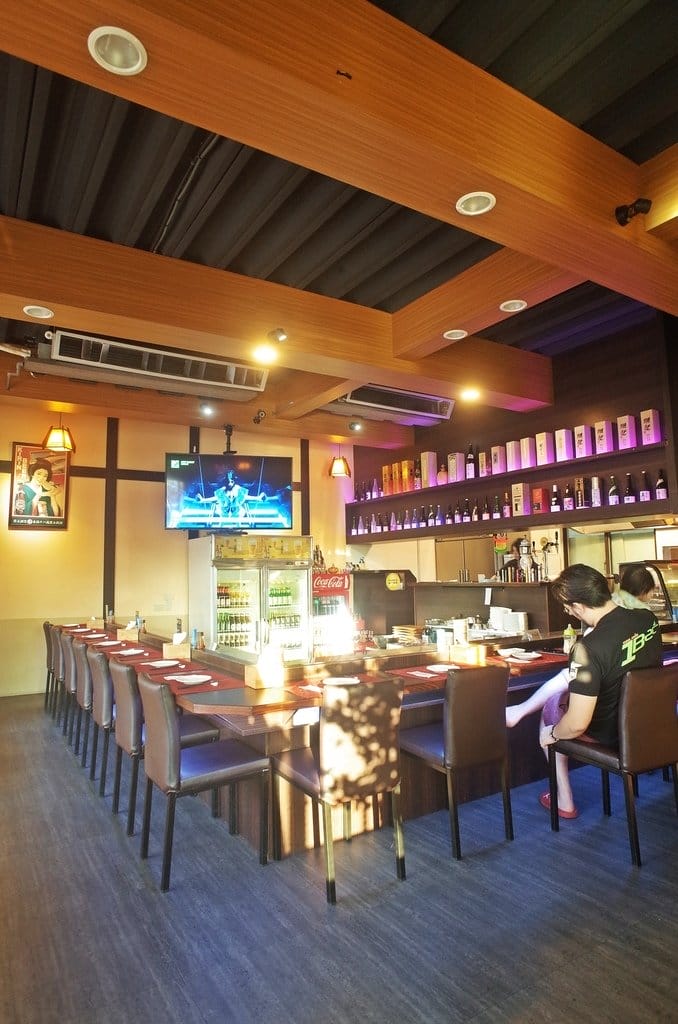 【好食分享】新竹忠孝 極賀燒肉專賣Bar 烤肉免動手專人服務烤到好，下班小酌好去處