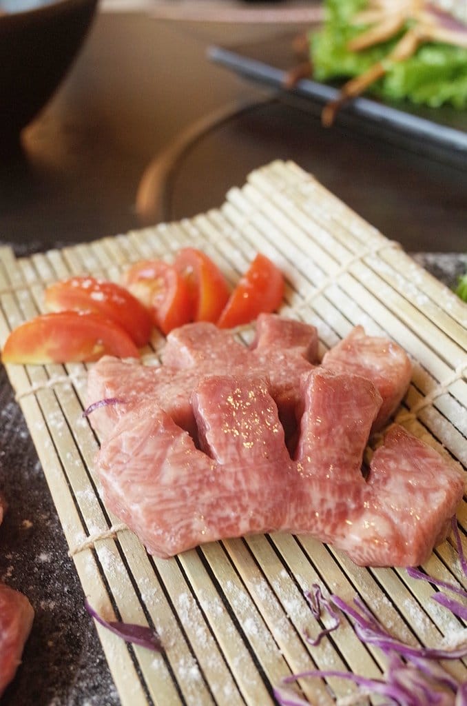 【好食分享】新竹忠孝 極賀燒肉專賣Bar 烤肉免動手專人服務烤到好，下班小酌好去處