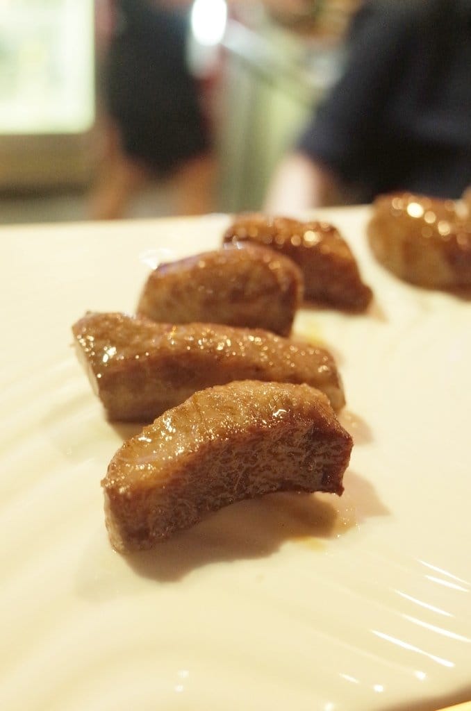 【好食分享】新竹忠孝 極賀燒肉專賣Bar 烤肉免動手專人服務烤到好，下班小酌好去處