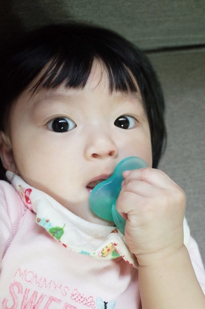 【育兒分享】媽咪寶貝最愛優生矽晶安撫奶嘴微笑新升級PLUS，結構升級通過過敏測試