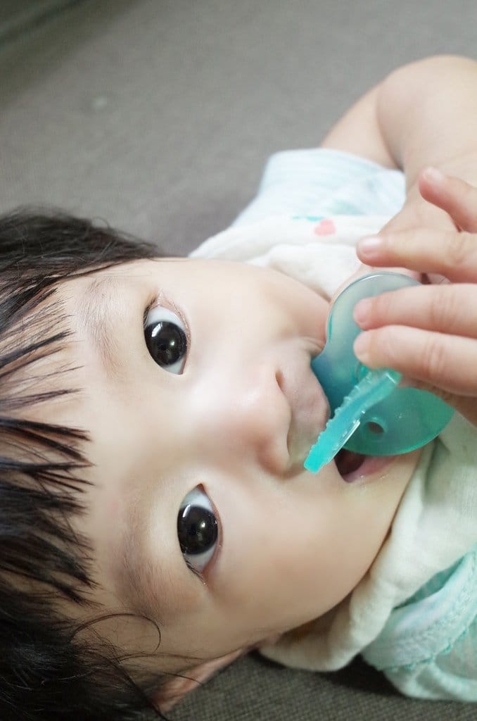 【育兒分享】媽咪寶貝最愛優生矽晶安撫奶嘴微笑新升級PLUS，結構升級通過過敏測試