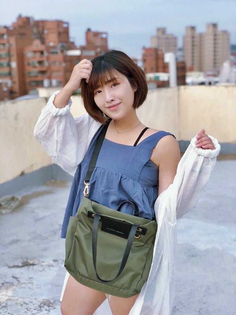 【生活分享】秘密口袋流行館 La Poche Secrete 輕盈時尚簡約尼龍配皮肩背大方包