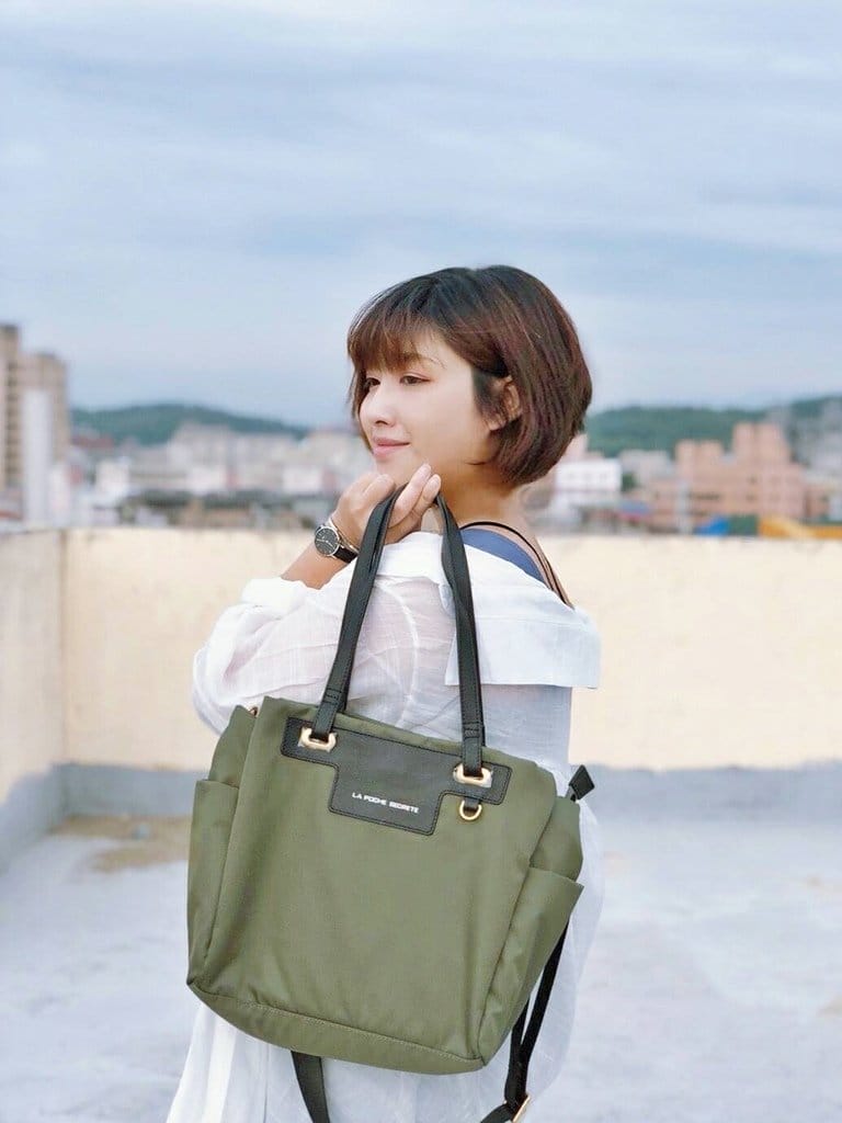 【生活分享】秘密口袋流行館 La Poche Secrete 輕盈時尚簡約尼龍配皮肩背大方包