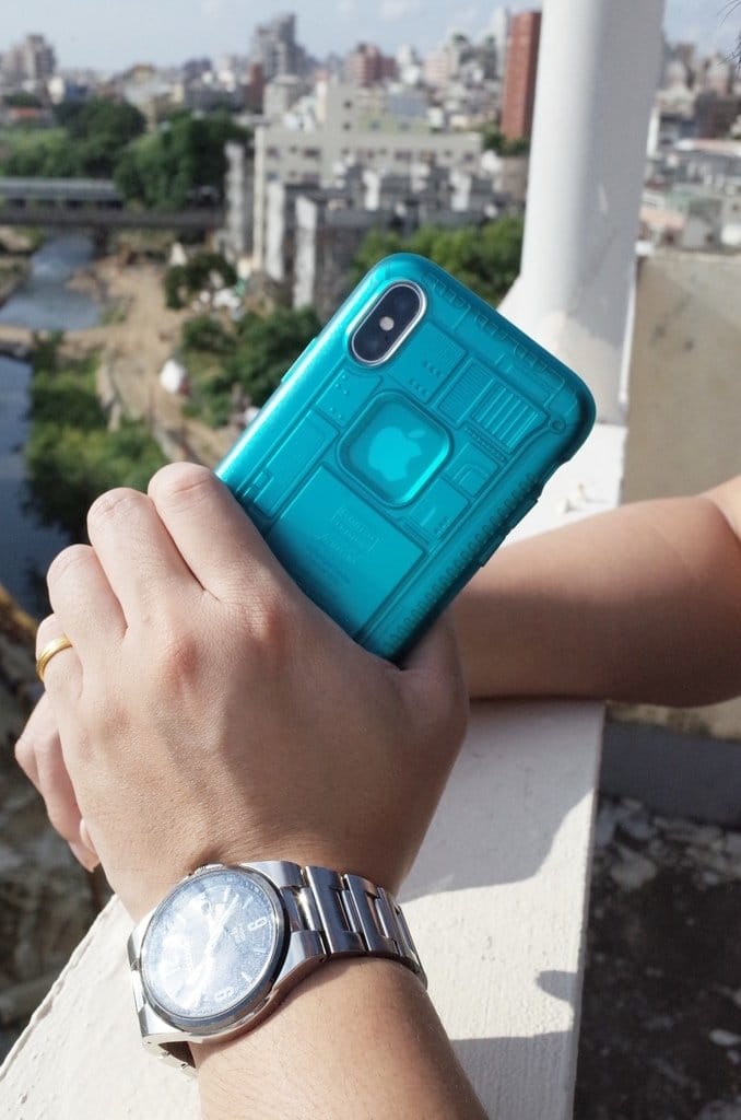 【生活分享】Spigen iPhone 十週年紀念手機殼，送給果迷老公的限量經典獨家設計款