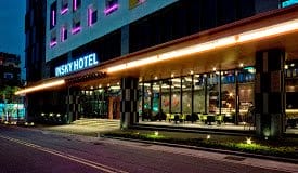 【旅遊分享】台中 ‧ 逢甲 星享道酒店 In Sky Hotel 一家三口的爸爸節之旅之小布丁泳裝美照