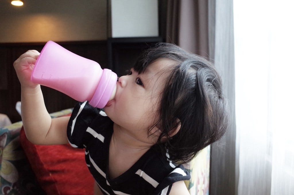 【旅遊分享】台中 ‧ 逢甲 星享道酒店 In Sky Hotel 一家三口的爸爸節之旅之小布丁泳裝美照