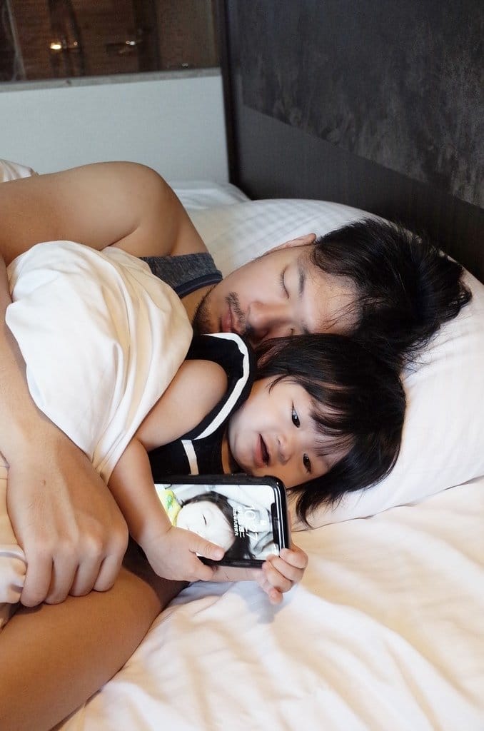 【旅遊分享】台中 ‧ 逢甲 星享道酒店 In Sky Hotel 一家三口的爸爸節之旅之小布丁泳裝美照