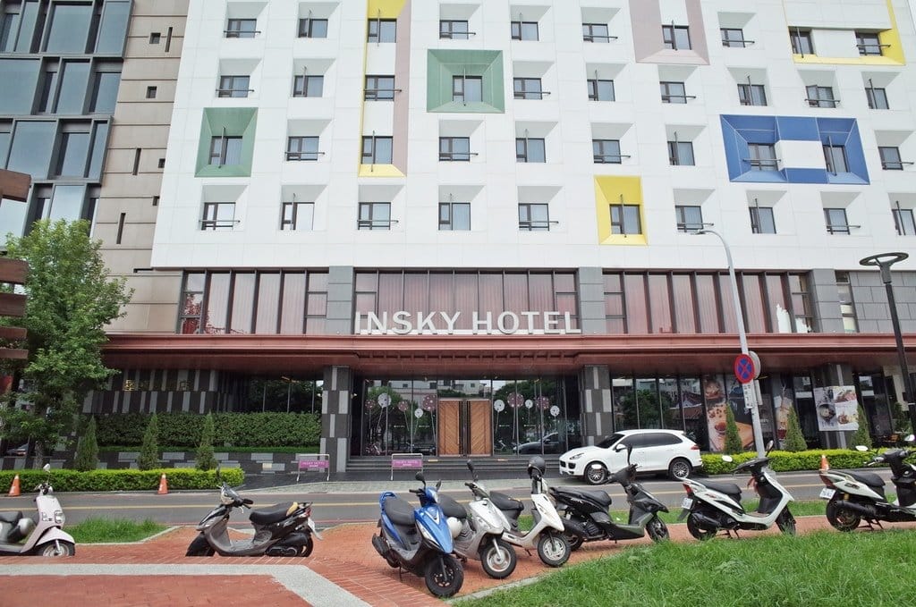 【旅遊分享】台中 ‧ 逢甲 星享道酒店 In Sky Hotel 一家三口的爸爸節之旅之小布丁泳裝美照