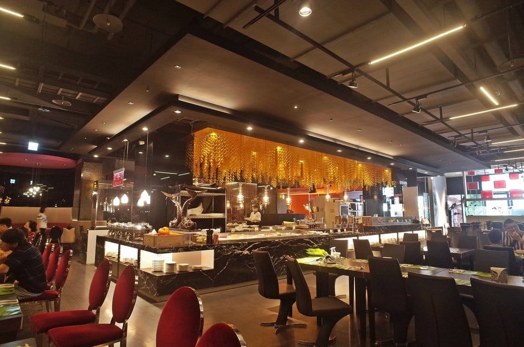 【旅遊分享】台中 ‧ 逢甲 星享道酒店 In Sky Hotel 一家三口的爸爸節之旅之小布丁泳裝美照