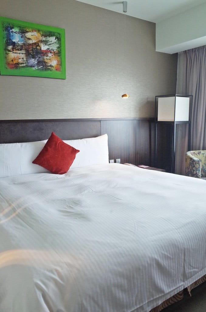 【旅遊分享】台中 ‧ 逢甲 星享道酒店 In Sky Hotel 一家三口的爸爸節之旅之小布丁泳裝美照