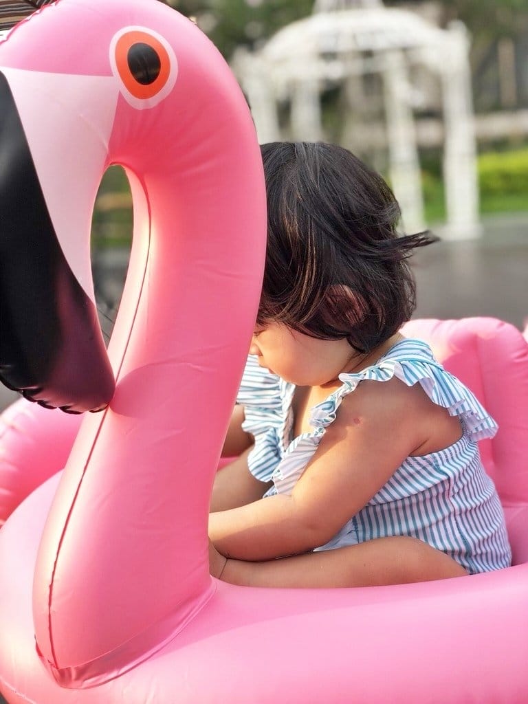 【旅遊分享】台中 ‧ 逢甲 星享道酒店 In Sky Hotel 一家三口的爸爸節之旅之小布丁泳裝美照