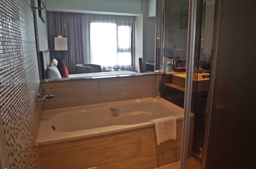 【旅遊分享】台中 ‧ 逢甲 星享道酒店 In Sky Hotel 一家三口的爸爸節之旅之小布丁泳裝美照