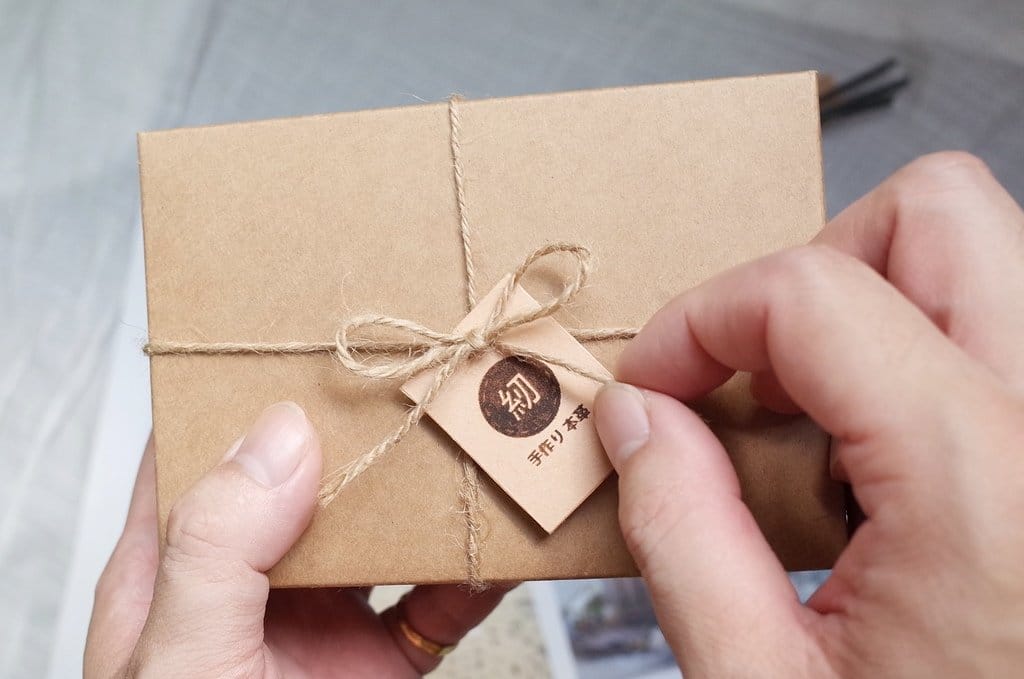 【好物分享】老公的情人節禮物，超有質感的手工皮革商務名片夾，紉 手作り 本革 打造專屬你的皮件