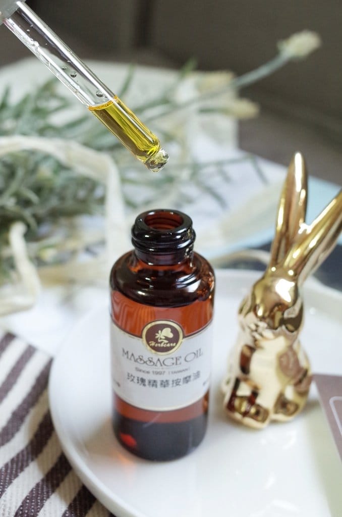 【生活分享】香草魔法學苑我的香氛美學,特級玫瑰精華按摩油?! 寵愛自己、寵愛寶貝 ,按摩精油推薦 - 第7張圖 【生活分享】香草魔法學苑我的香氛美學,特級玫瑰精華按摩油?! 寵愛自己、寵愛寶貝 ,按摩精油推薦