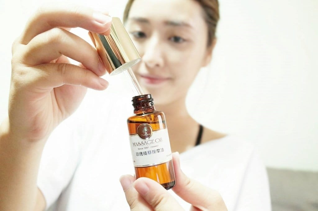 【生活分享】香草魔法學苑我的香氛美學,特級玫瑰精華按摩油?! 寵愛自己、寵愛寶貝 ,按摩精油推薦 - 第9張圖 【生活分享】香草魔法學苑我的香氛美學,特級玫瑰精華按摩油?! 寵愛自己、寵愛寶貝 ,按摩精油推薦