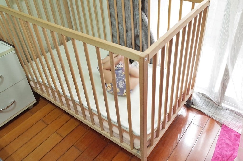 【育兒分享】讓寶寶安穩睡覺的小撇步，真心覺得選對床墊很重要，嬰兒透氣床墊 友村國際-Kumo