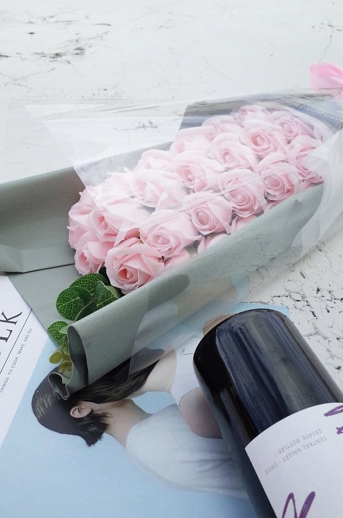 【生活分享】 情人節禮物推薦，禮物輕鬆挑就來愛禮物igift，情人約會必備香皂花束，逼真花瓣超美der.