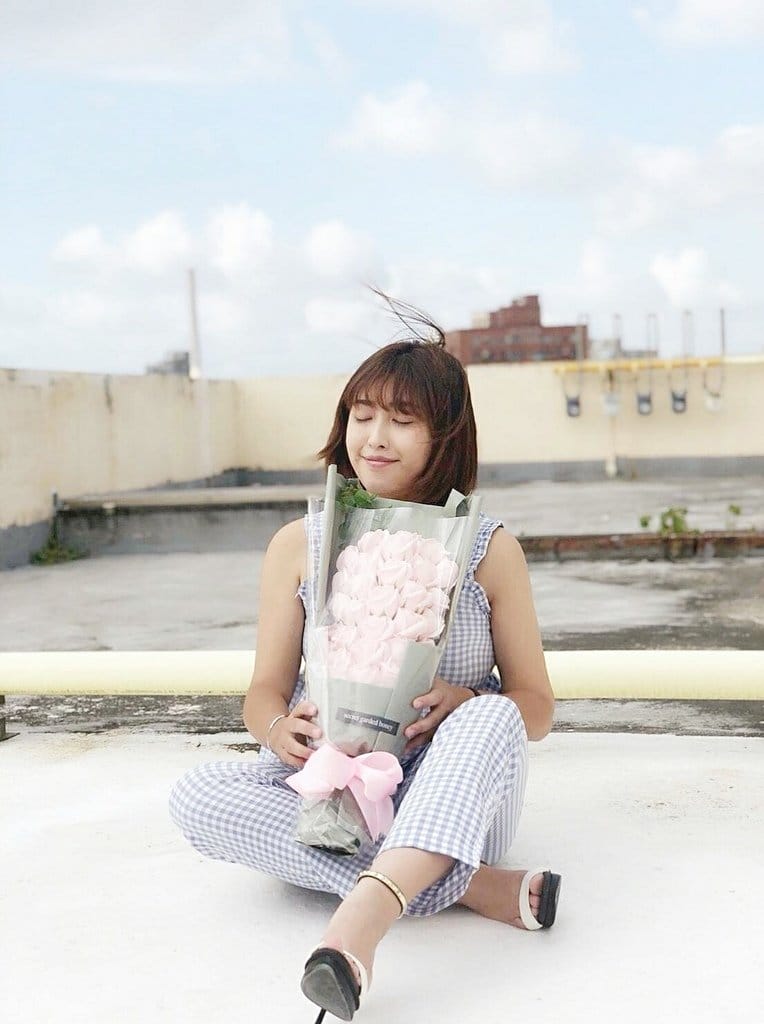 【生活分享】 情人節禮物推薦，禮物輕鬆挑就來愛禮物igift，情人約會必備香皂花束，逼真花瓣超美der.