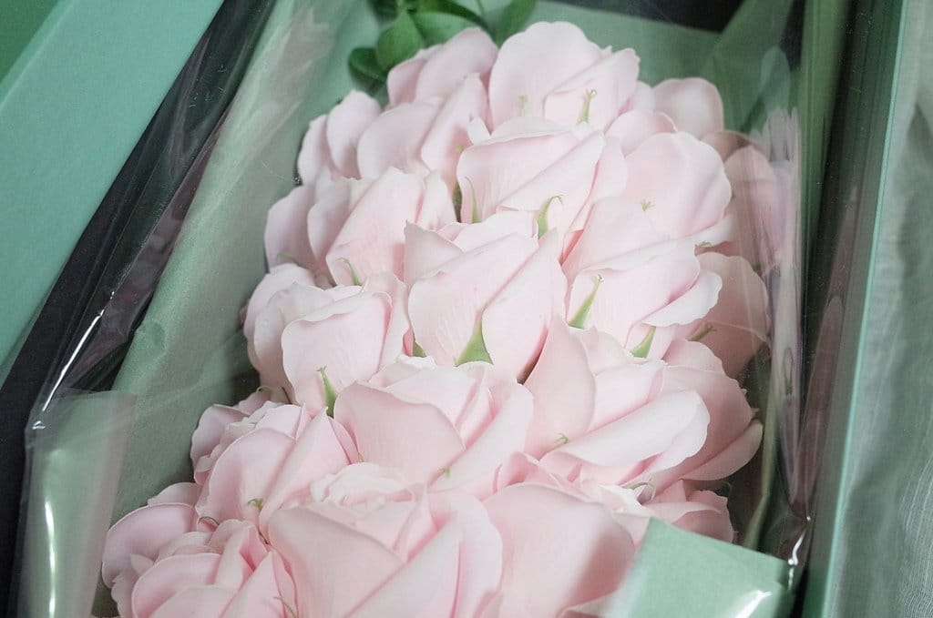 【生活分享】 情人節禮物推薦，禮物輕鬆挑就來愛禮物igift，情人約會必備香皂花束，逼真花瓣超美der.