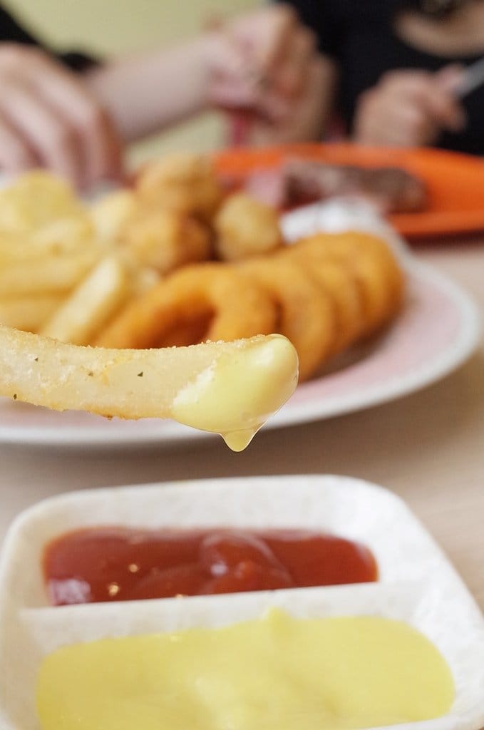 【好食分享】苗栗頭份 近尚順廣場，親子玻璃餐廳 平價超大牛排 餓勢力pasta，義大利麵、焗烤、排餐、炸物