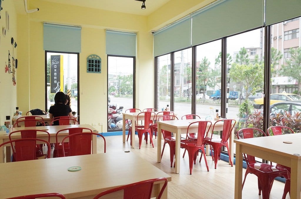 【好食分享】苗栗頭份 近尚順廣場，親子玻璃餐廳 平價超大牛排 餓勢力pasta，義大利麵、焗烤、排餐、炸物