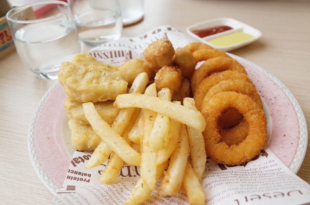 【好食分享】苗栗頭份 近尚順廣場，親子玻璃餐廳 平價超大牛排 餓勢力pasta，義大利麵、焗烤、排餐、炸物