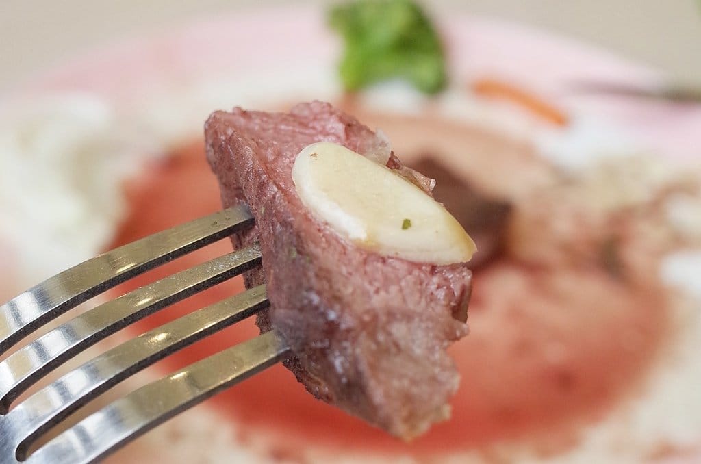 【好食分享】苗栗頭份 近尚順廣場，親子玻璃餐廳 平價超大牛排 餓勢力pasta，義大利麵、焗烤、排餐、炸物