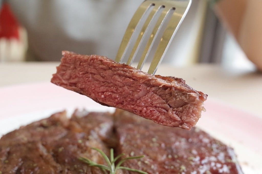 【好食分享】苗栗頭份 近尚順廣場，親子玻璃餐廳 平價超大牛排 餓勢力pasta，義大利麵、焗烤、排餐、炸物