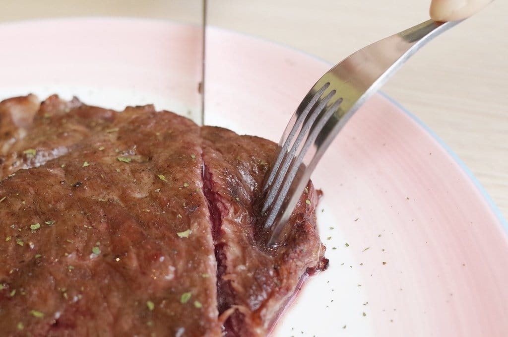 【好食分享】苗栗頭份 近尚順廣場，親子玻璃餐廳 平價超大牛排 餓勢力pasta，義大利麵、焗烤、排餐、炸物