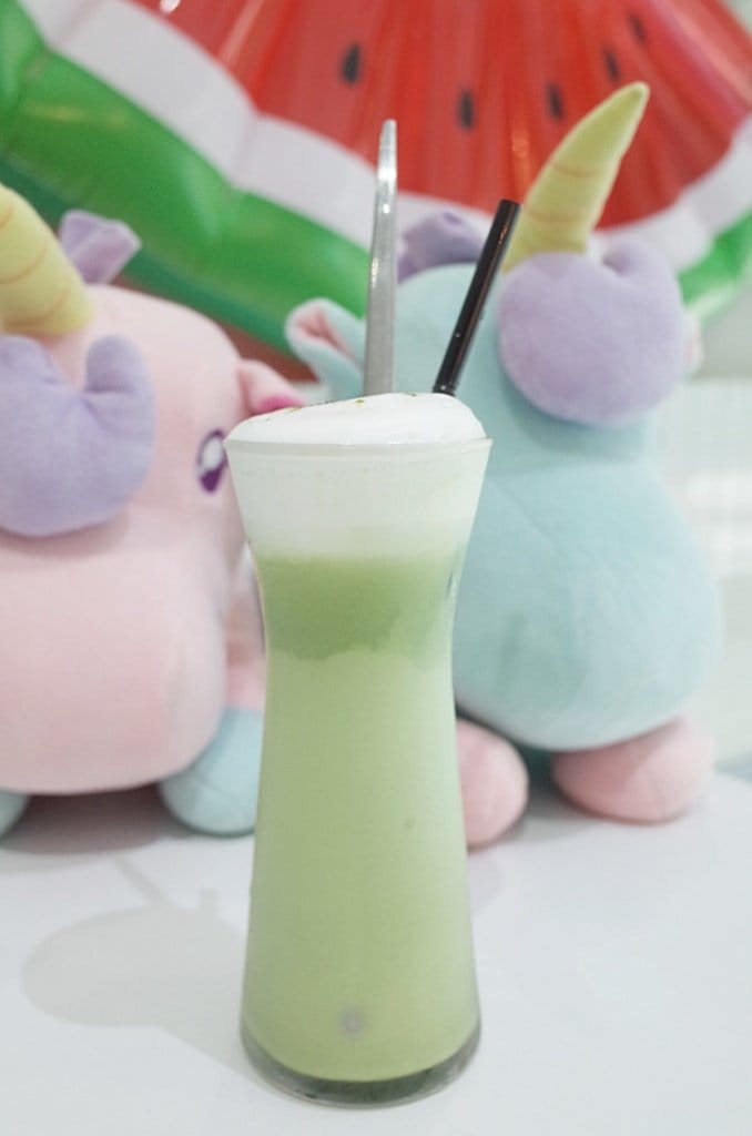 【好食分享】新竹巷弄熱門甜點，近新竹火車站游泳池咖啡店 默默 x Reviver IG打卡熱點